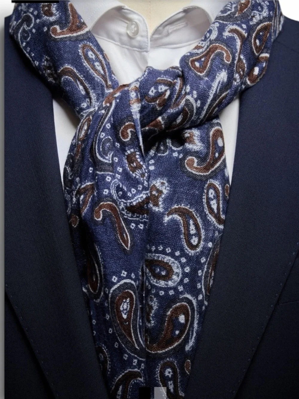 NWOT John Henric Linen Cotton Blend Large Scarf Lightweight Blue Paisley Sweden